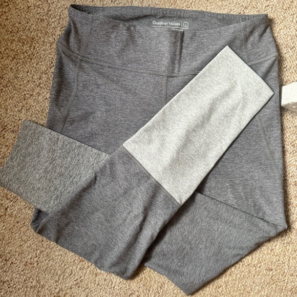 Outdoor Voices Dipped 7/8 Legging in Graphite/Ash/Dove Size L - Picture 7 of 8